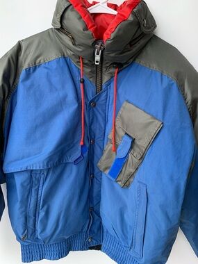 Vintage Ski Jacket France Hooded Puffer Jacket with Red Trim